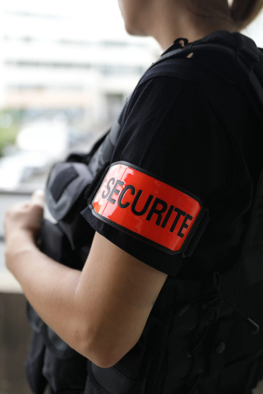Brassard de sécurité rétro-réfléchissant.